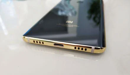 Уникальные смартфоны Xiaomi продают за ошеломительные деньги